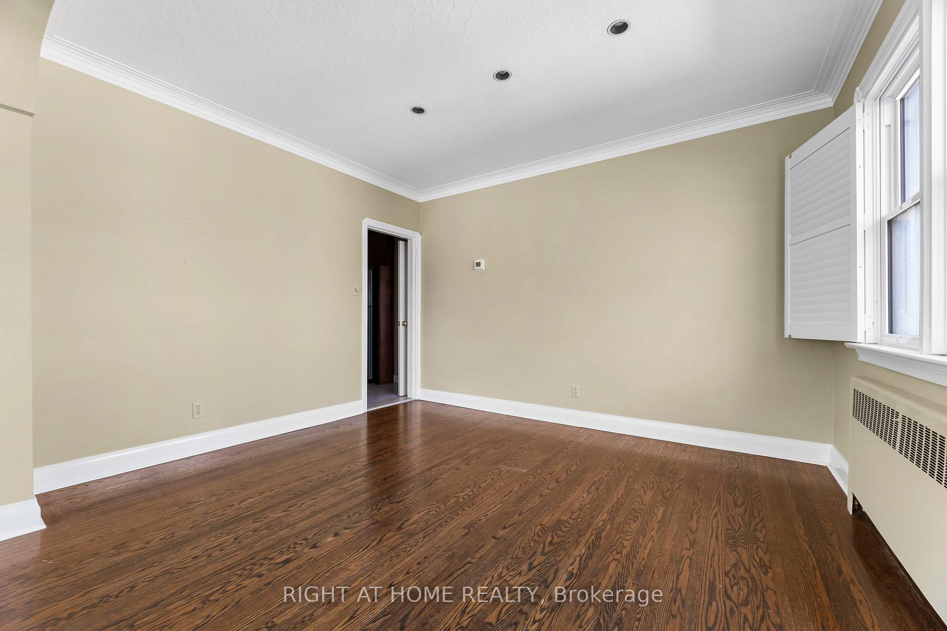 Photo 21 of 250 Joicey Boulevard, Toronto, Bedford Park-Nortown — HOMEH