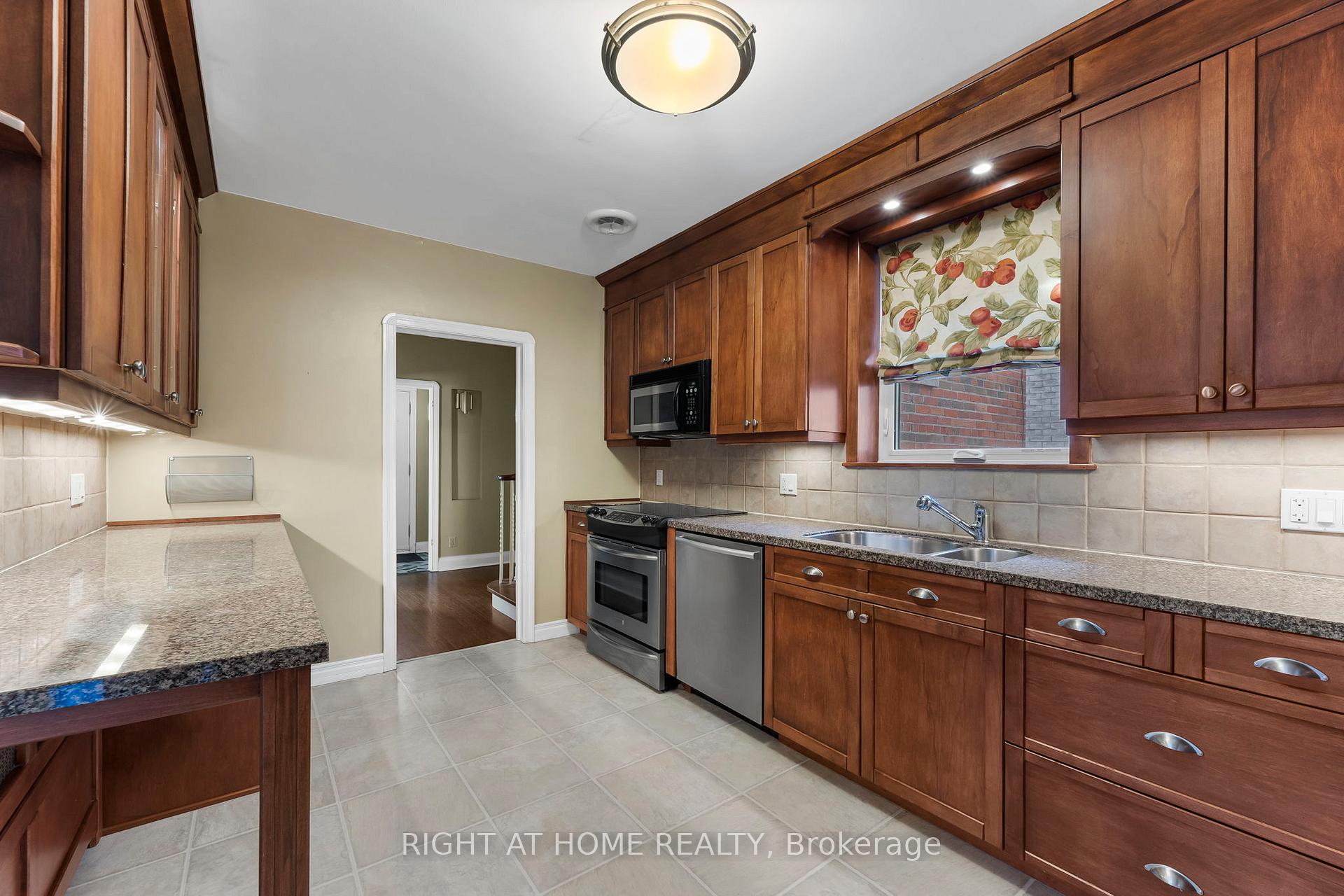 Photo 22 of 250 Joicey Boulevard, Toronto, Bedford Park-Nortown — HOMEH