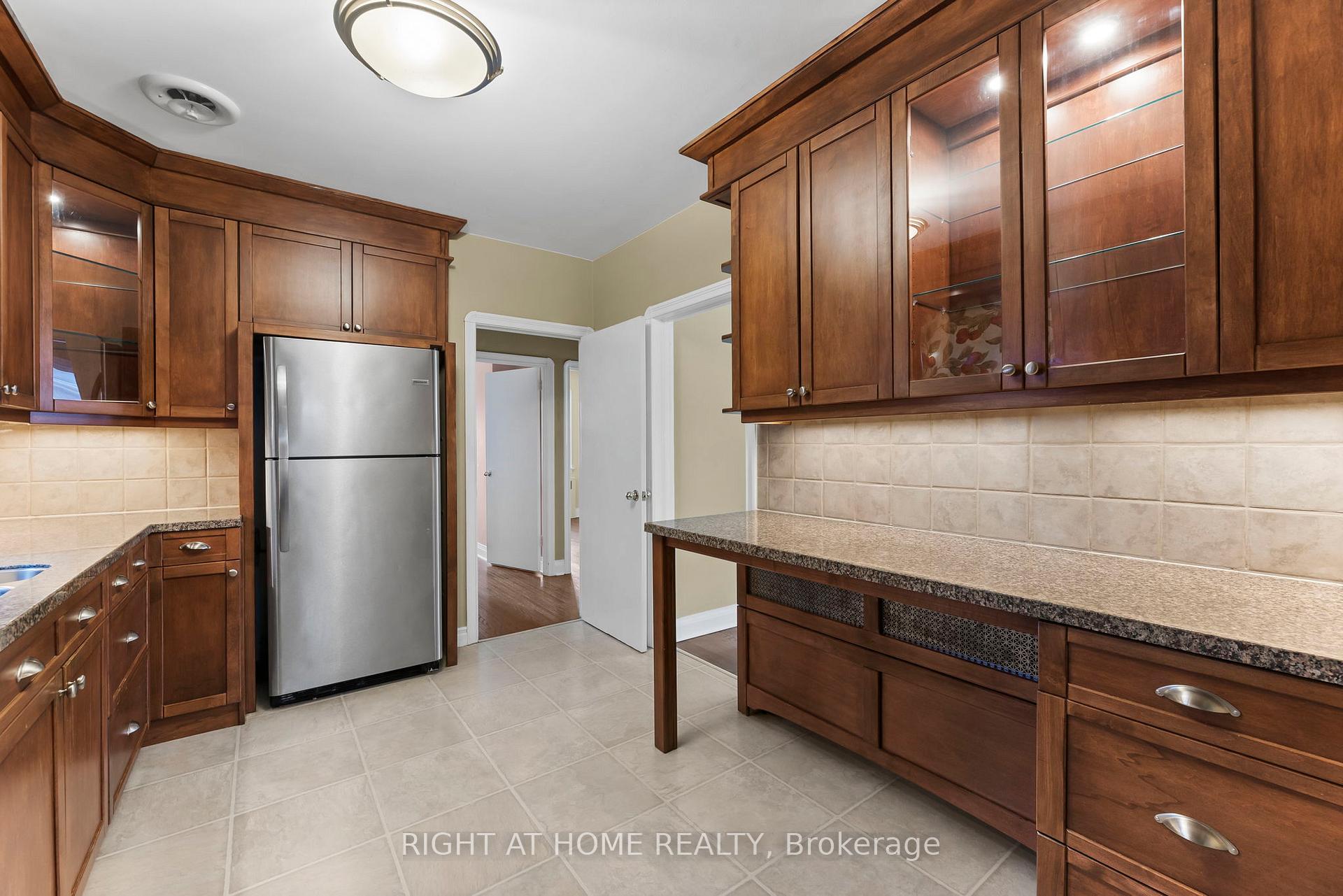 Photo 25 of 250 Joicey Boulevard, Toronto, Bedford Park-Nortown — HOMEH