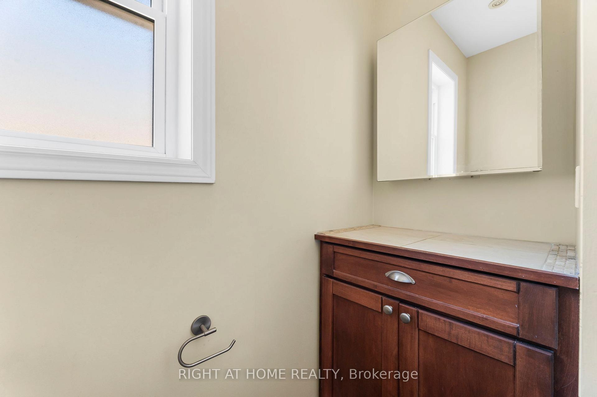 Photo 31 of 250 Joicey Boulevard, Toronto, Bedford Park-Nortown — HOMEH