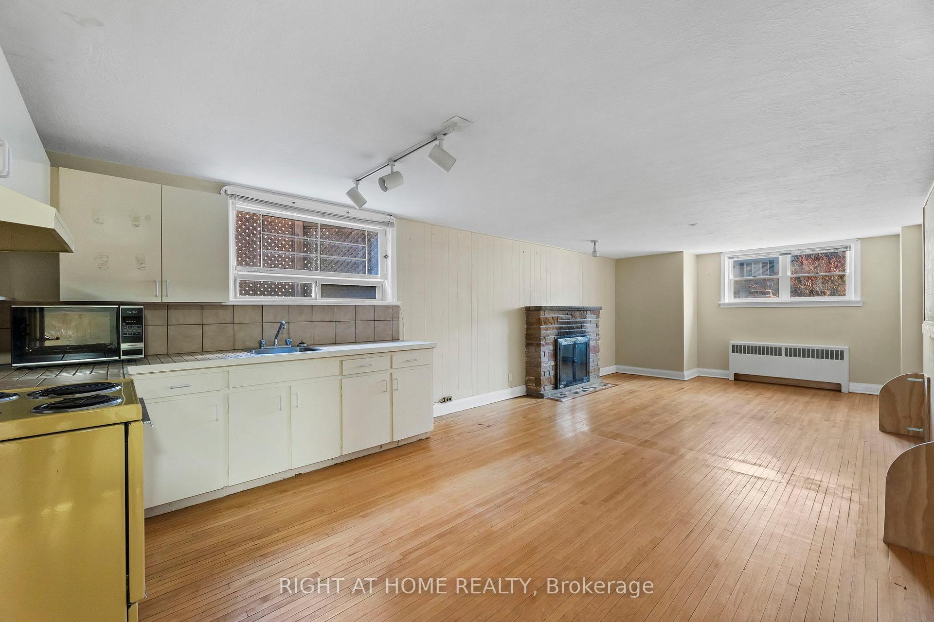 Photo 36 of 250 Joicey Boulevard, Toronto, Bedford Park-Nortown — HOMEH