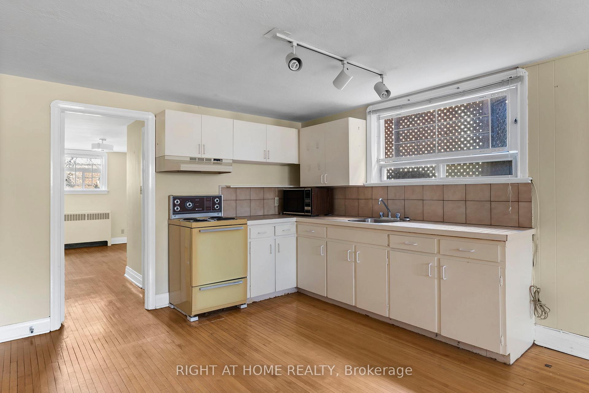 Photo 40 of 250 Joicey Boulevard, Toronto, Bedford Park-Nortown — HOMEH