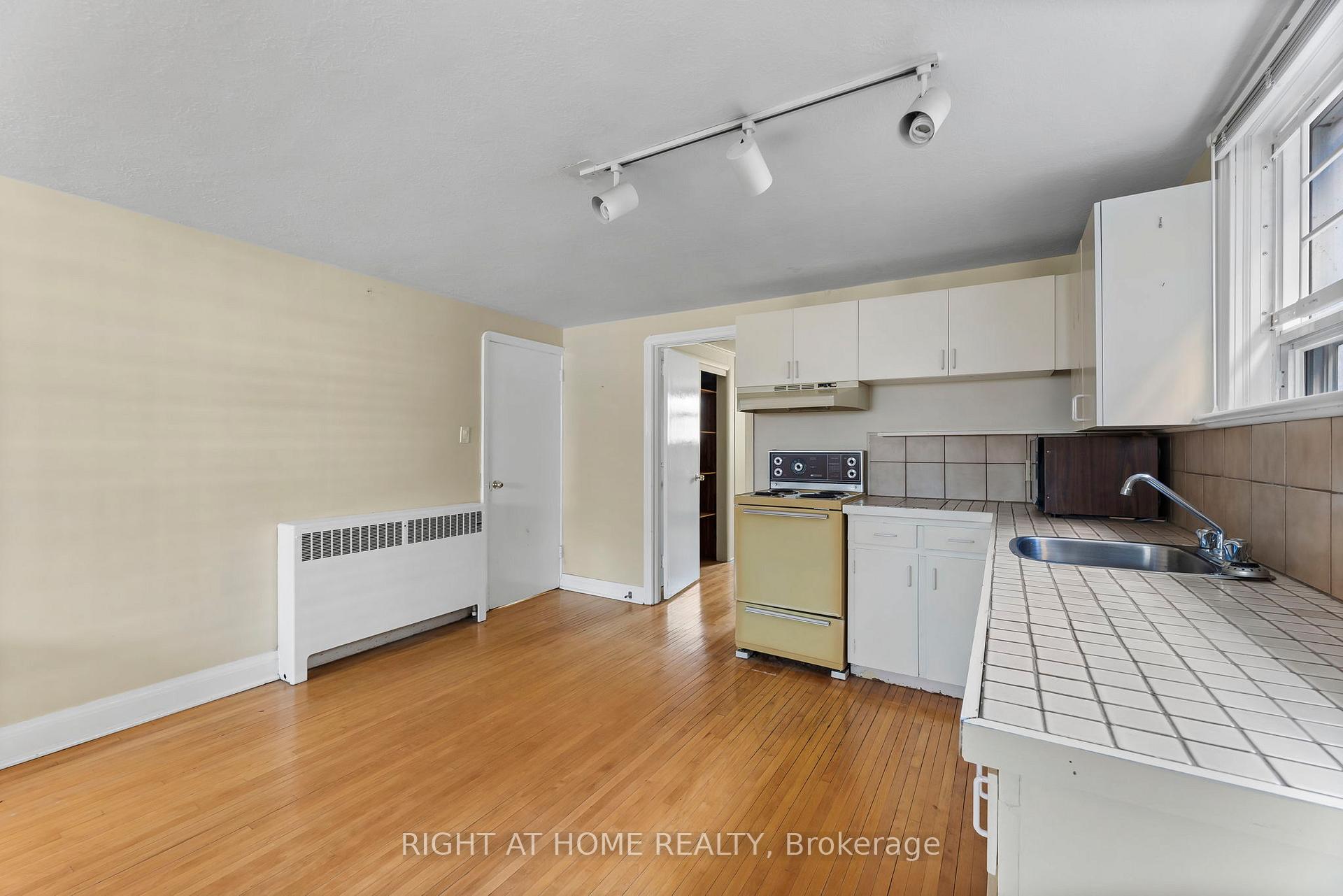 Photo 41 of 250 Joicey Boulevard, Toronto, Bedford Park-Nortown — HOMEH