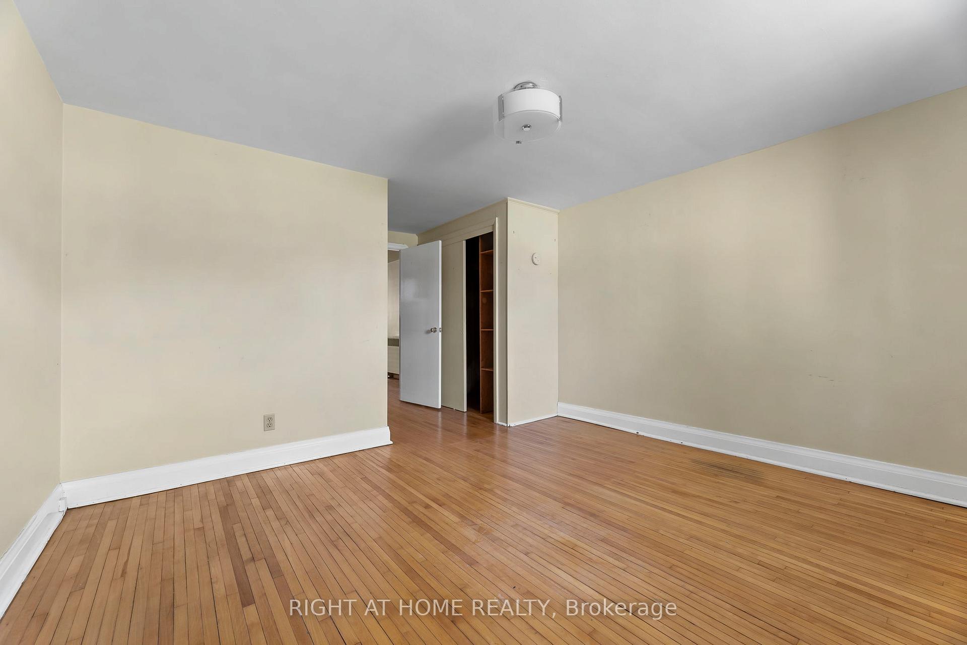 Photo 43 of 250 Joicey Boulevard, Toronto, Bedford Park-Nortown — HOMEH