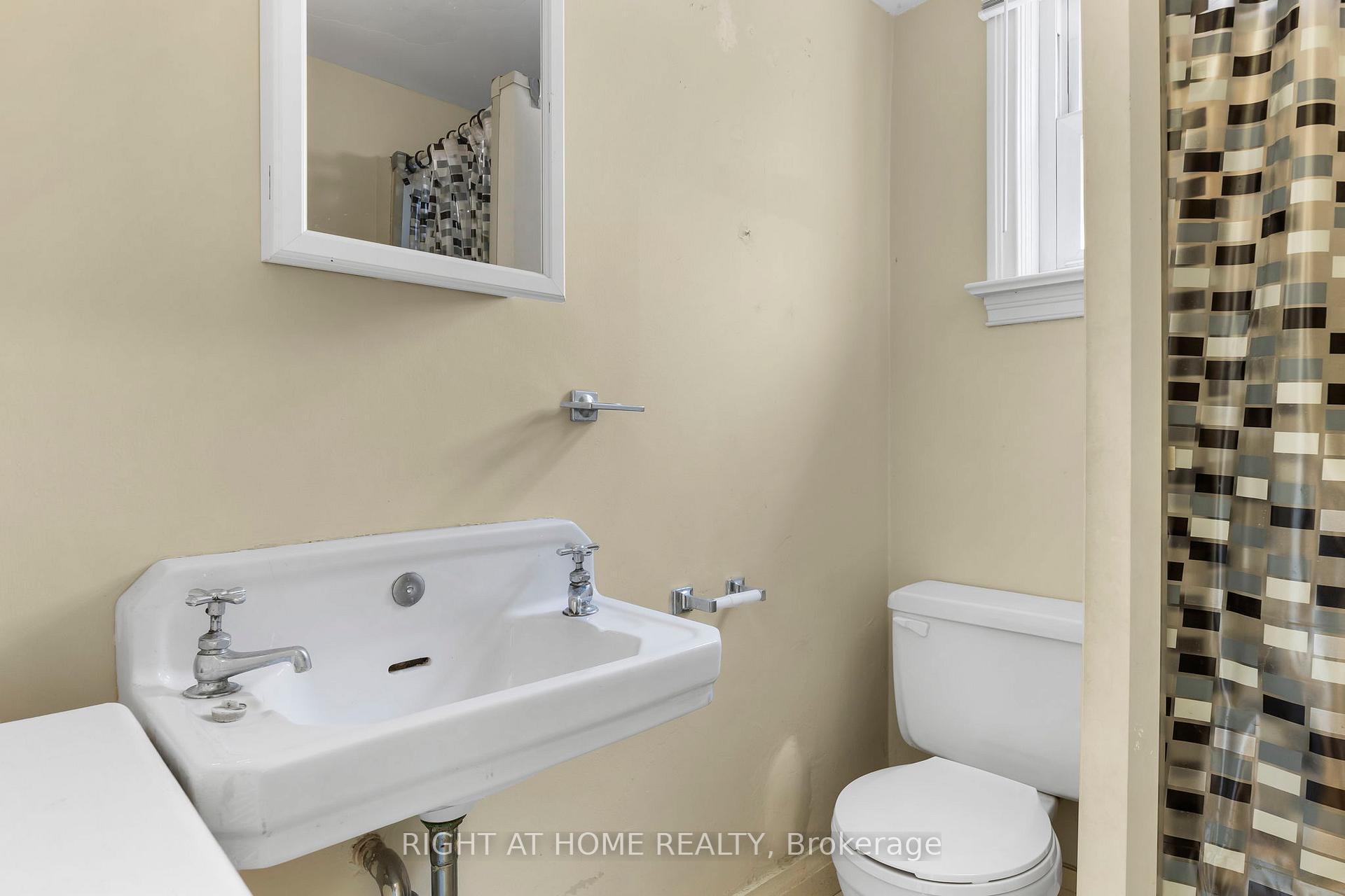 Photo 44 of 250 Joicey Boulevard, Toronto, Bedford Park-Nortown — HOMEH
