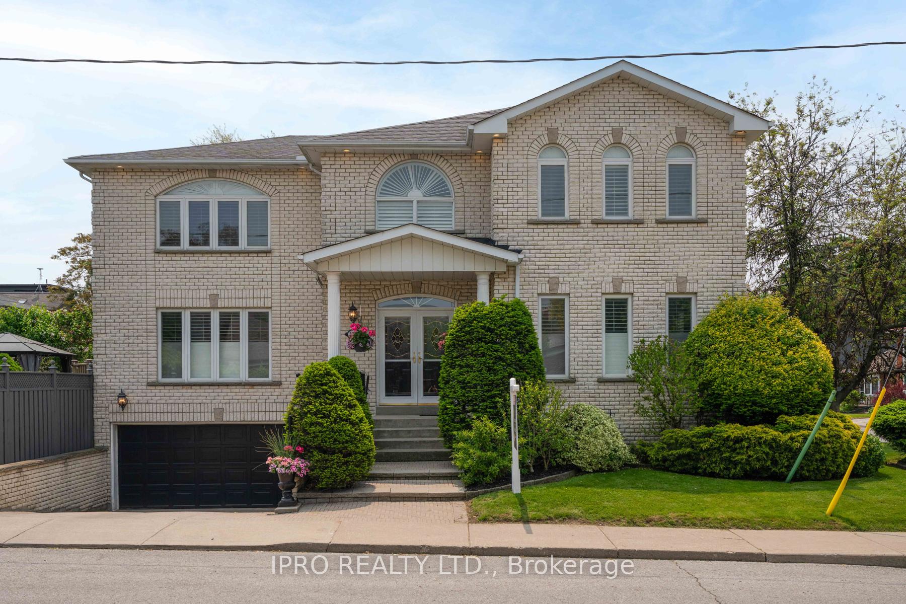 Front of 1043 Greenwood Avenue