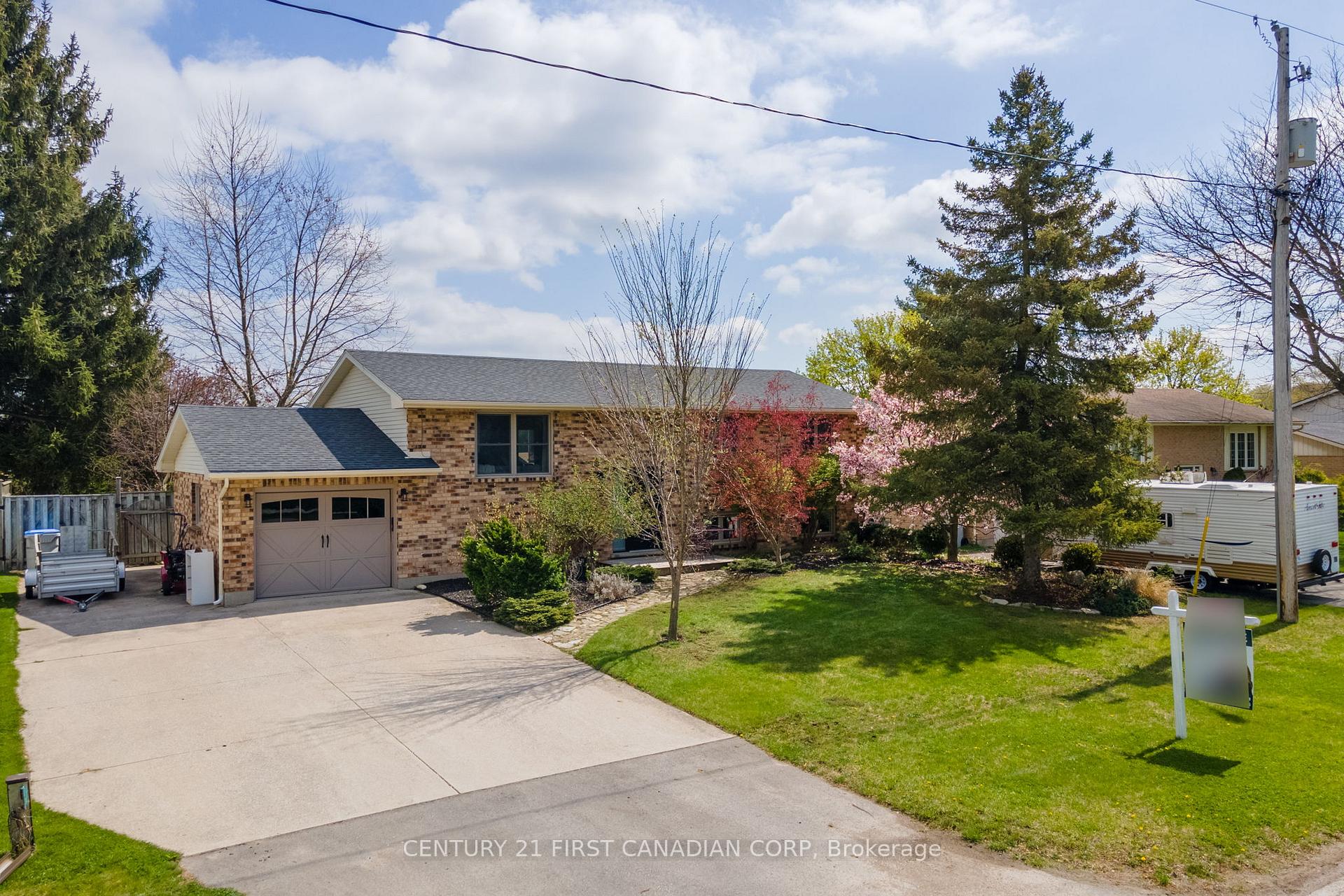 Photo 1 of 2268 Bentim Road, Strathroy-Caradoc, Mount Brydges — HOMEH