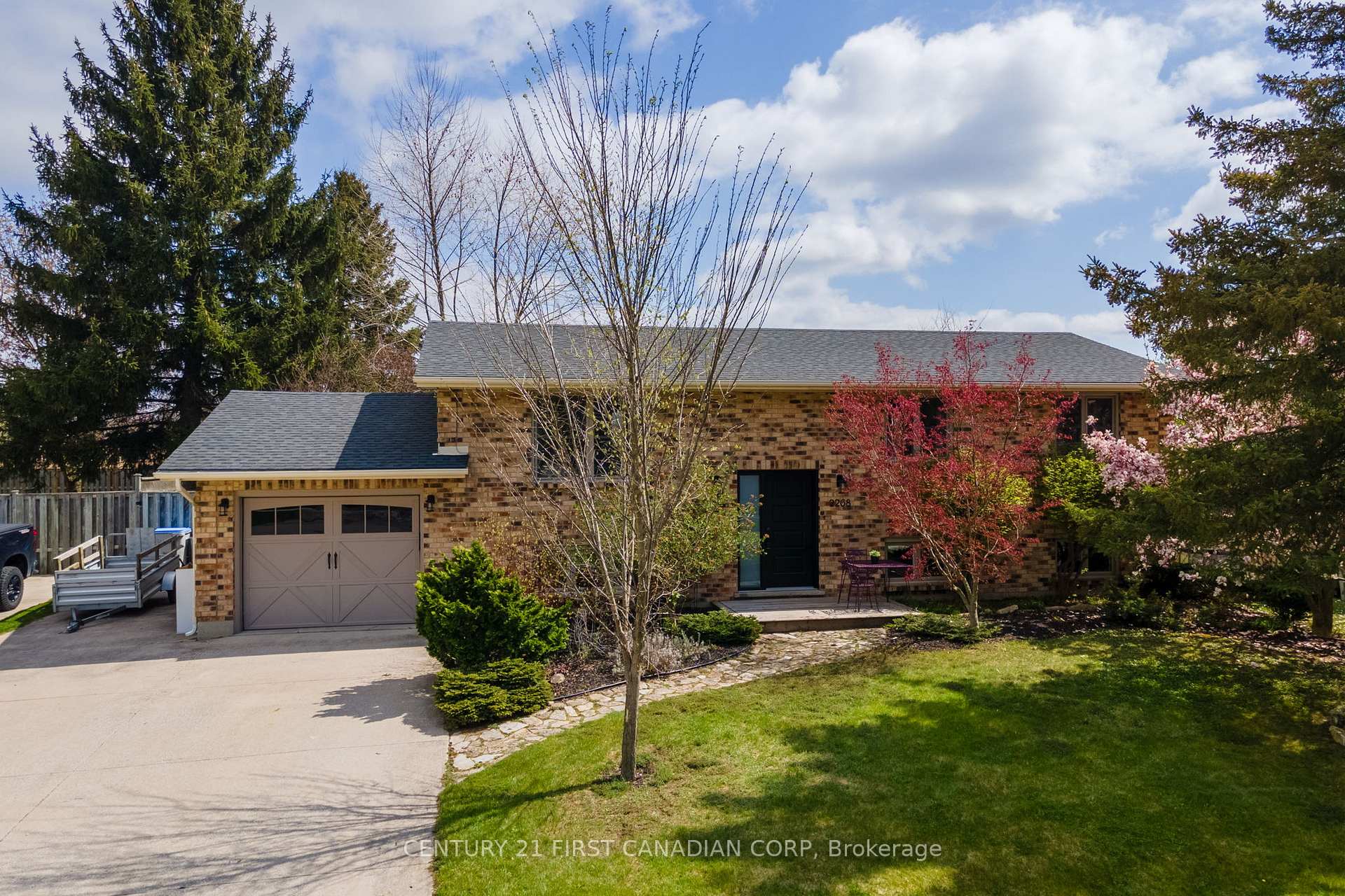 Photo 2 of 2268 Bentim Road, Strathroy-Caradoc, Mount Brydges — HOMEH