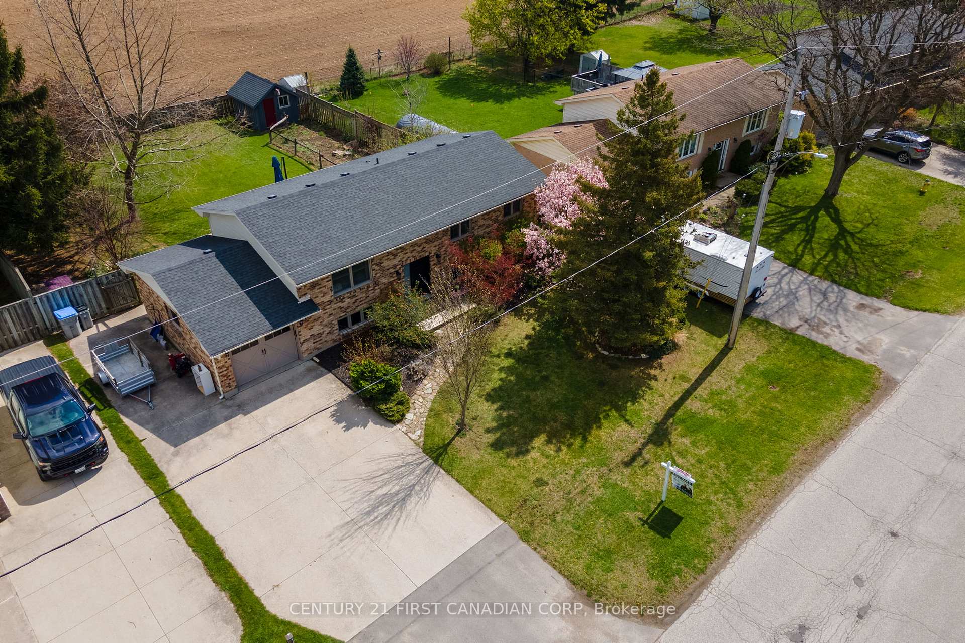 Photo 3 of 2268 Bentim Road, Strathroy-Caradoc, Mount Brydges — HOMEH