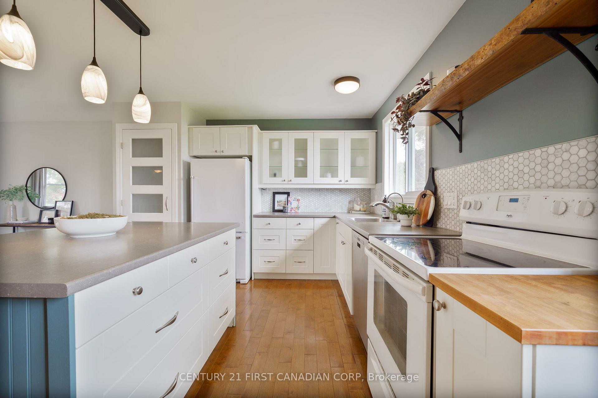 Photo 9 of 2268 Bentim Road, Strathroy-Caradoc, Mount Brydges — HOMEH