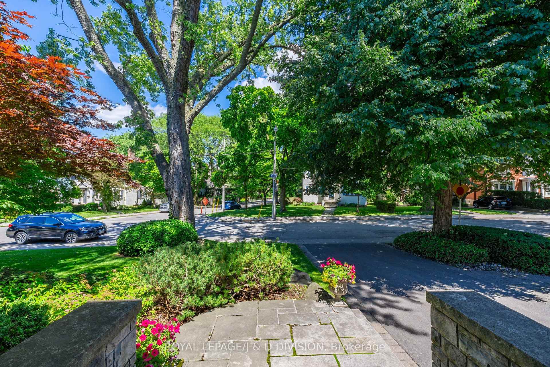 Photo 4 of 164 Dinnick Crescent, Toronto, Lawrence Park South — HOMEH