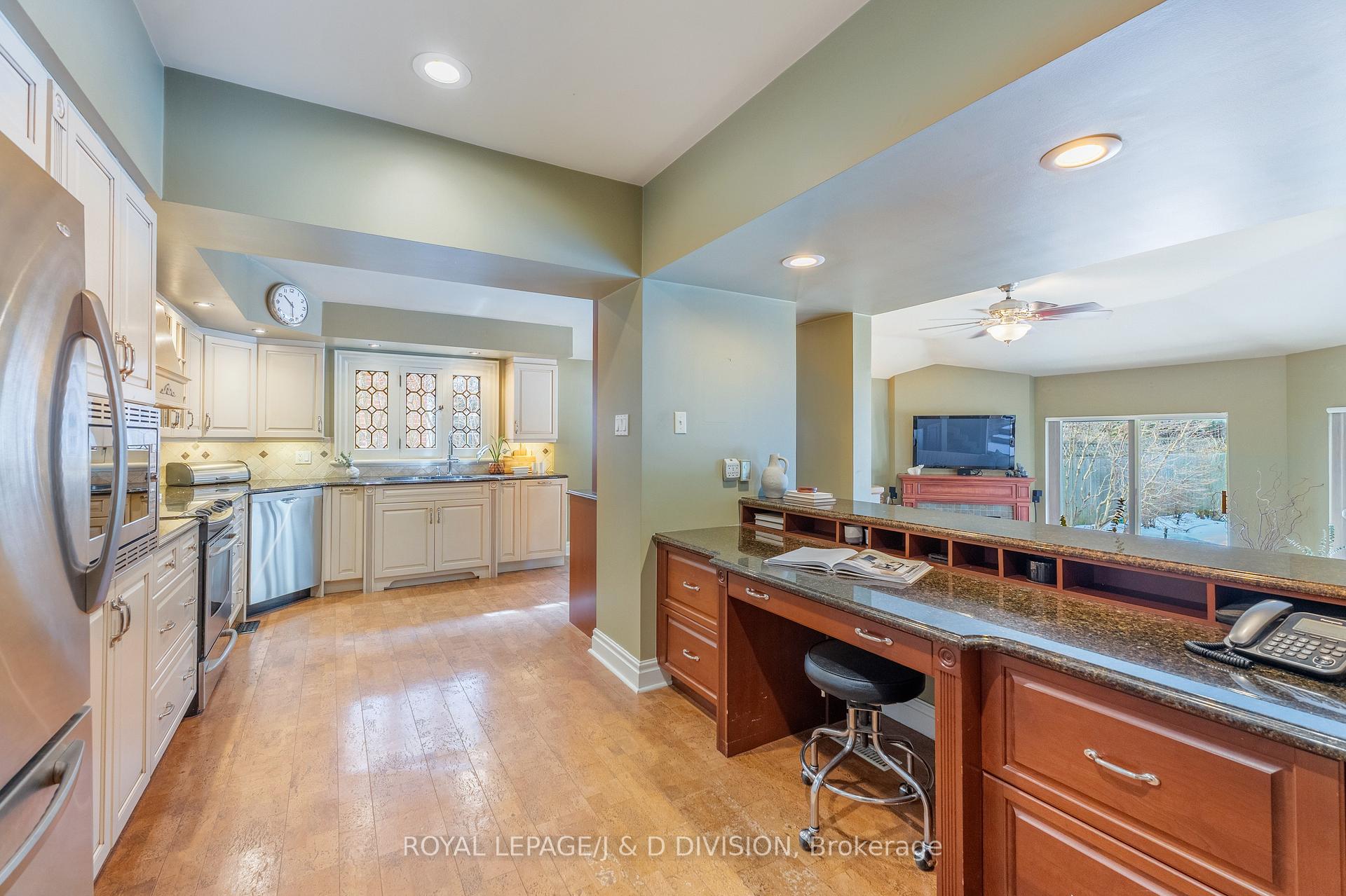 Photo 17 of 164 Dinnick Crescent, Toronto, Lawrence Park South — HOMEH