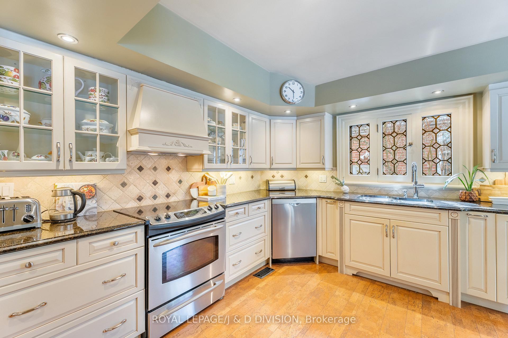 Photo 18 of 164 Dinnick Crescent, Toronto, Lawrence Park South — HOMEH