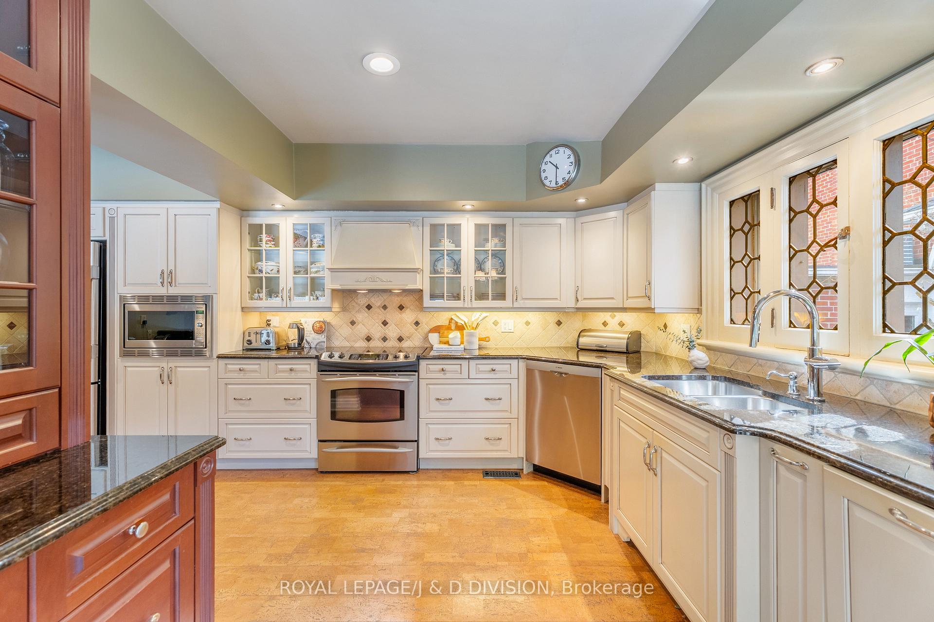 Photo 19 of 164 Dinnick Crescent, Toronto, Lawrence Park South — HOMEH