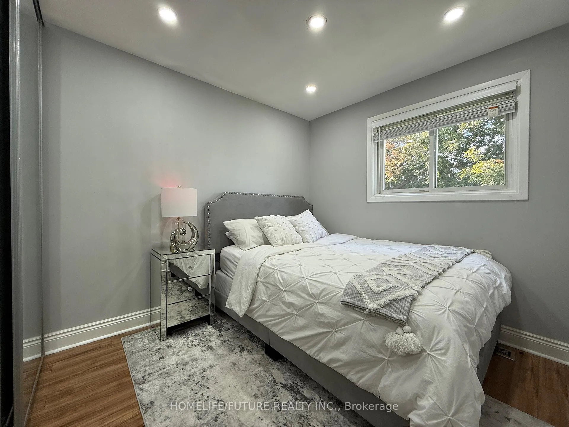 Photo 4 of 494 Dean Avenue, Oshawa, Central — HOMEH