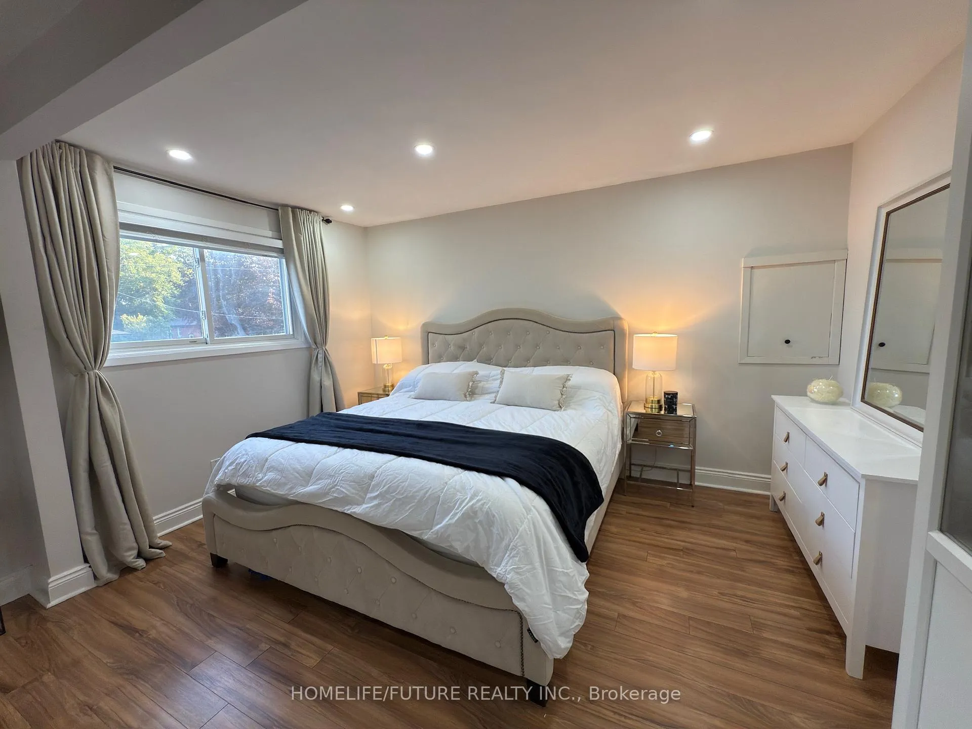 Photo 8 of 494 Dean Avenue, Oshawa, Central — HOMEH