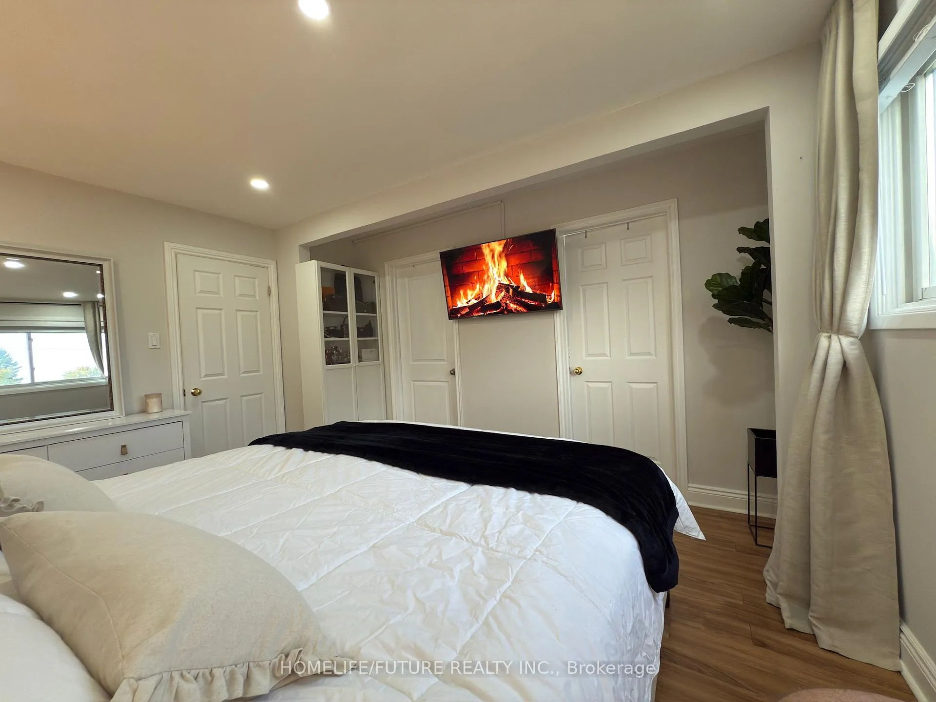 Photo 9 of 494 Dean Avenue, Oshawa, Central — HOMEH