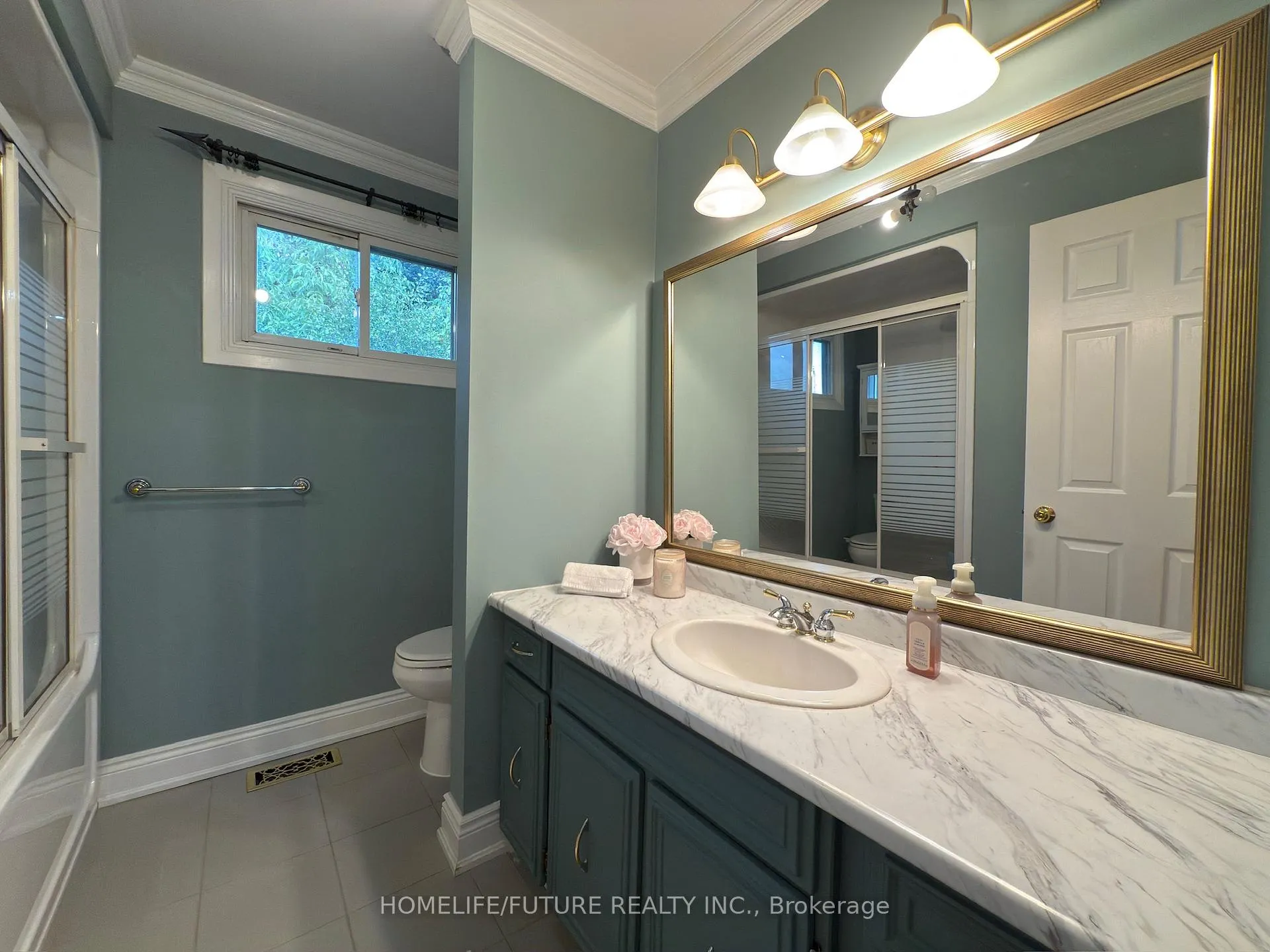 Photo 10 of 494 Dean Avenue, Oshawa, Central — HOMEH