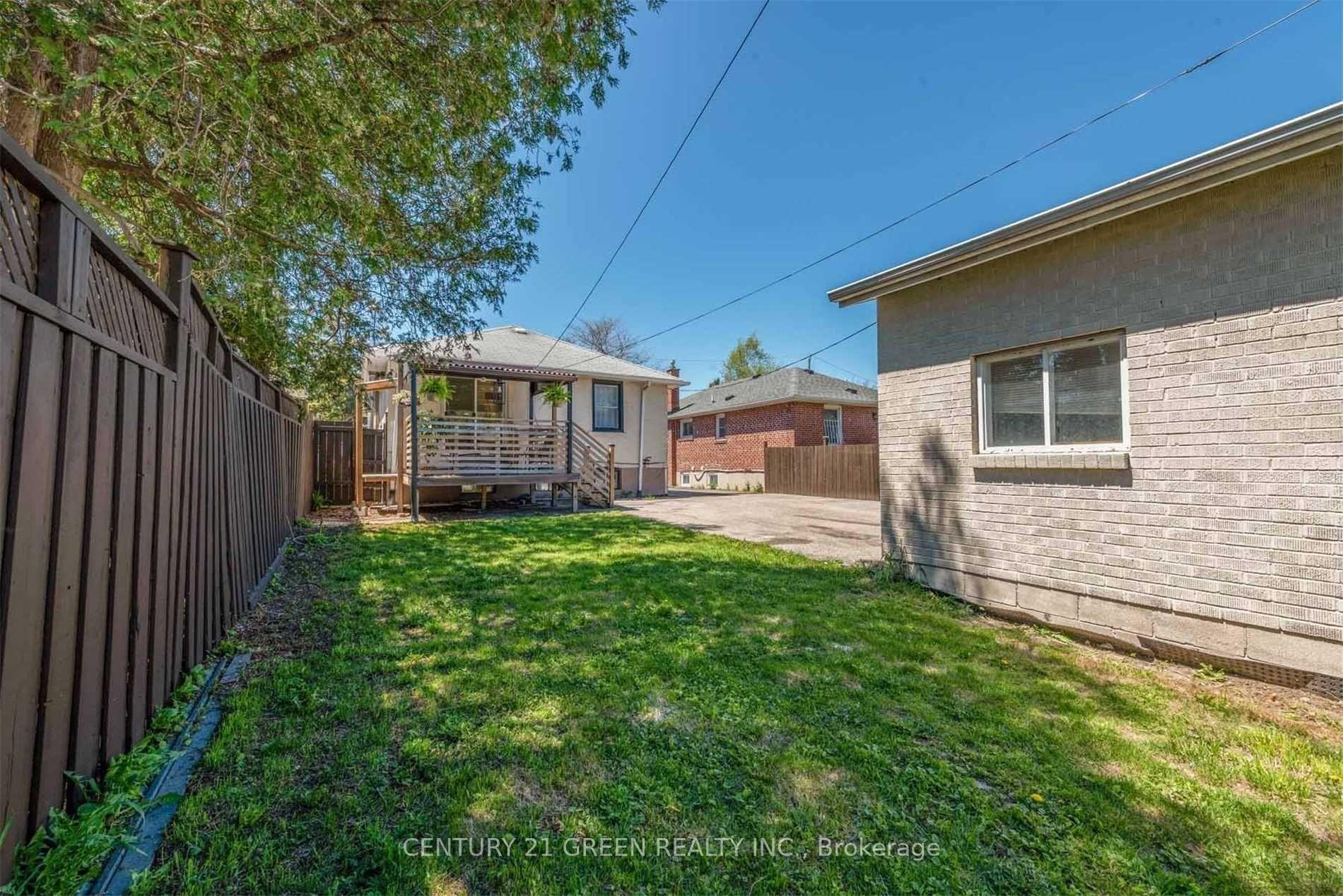 Photo 2 of Unit Basement, 112 Glenshephard Drive, Scarborough, Kennedy Park — HOMEH