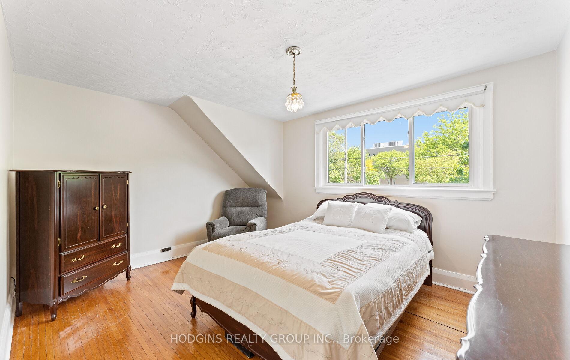 Photo 18 of 36 Durant Avenue, Toronto, Danforth Village-East York — HOMEH