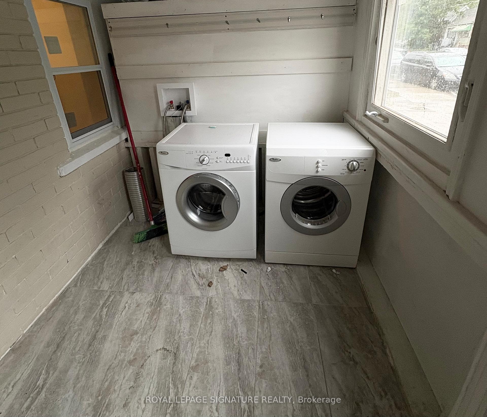 Photo 2 of Unit Main, 172 Coxwell Avenue, Toronto, Greenwood-Coxwell — HOMEH