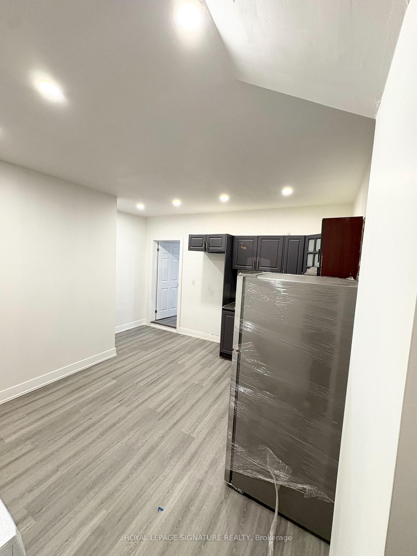 Photo 5 of Unit Main, 172 Coxwell Avenue, Toronto, Greenwood-Coxwell — HOMEH