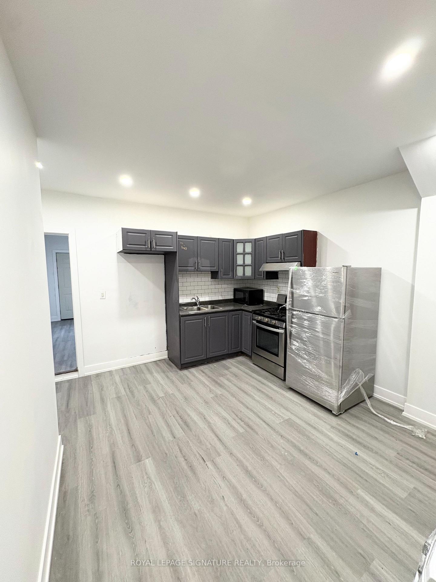Photo 6 of Unit Main, 172 Coxwell Avenue, Toronto, Greenwood-Coxwell — HOMEH