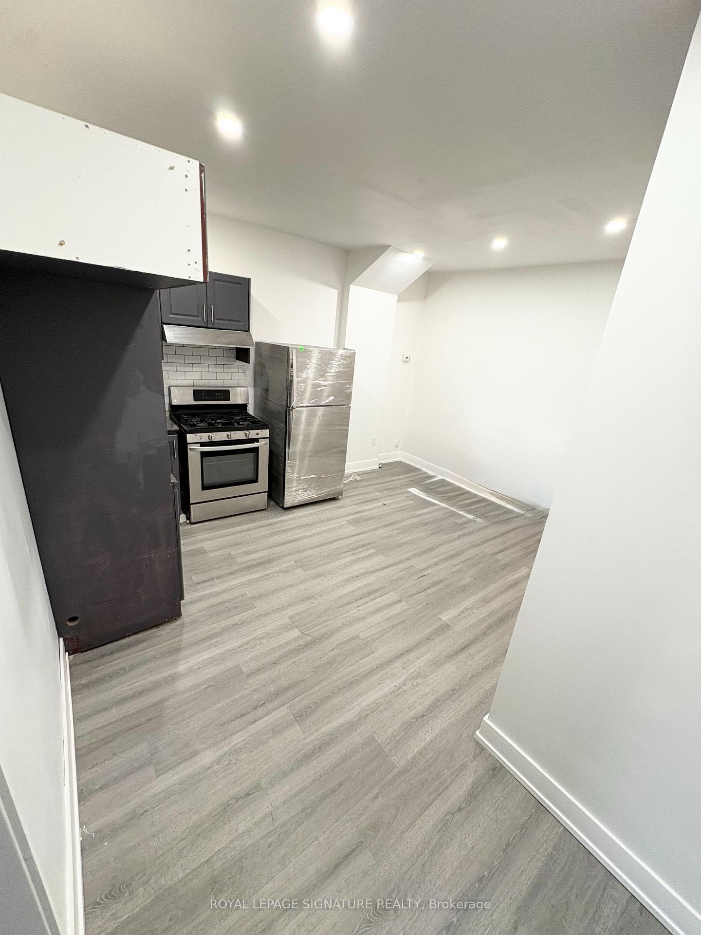 Photo 7 of Unit Main, 172 Coxwell Avenue, Toronto, Greenwood-Coxwell — HOMEH