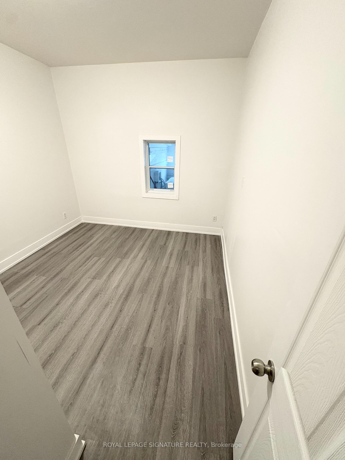 Photo 8 of Unit Main, 172 Coxwell Avenue, Toronto, Greenwood-Coxwell — HOMEH