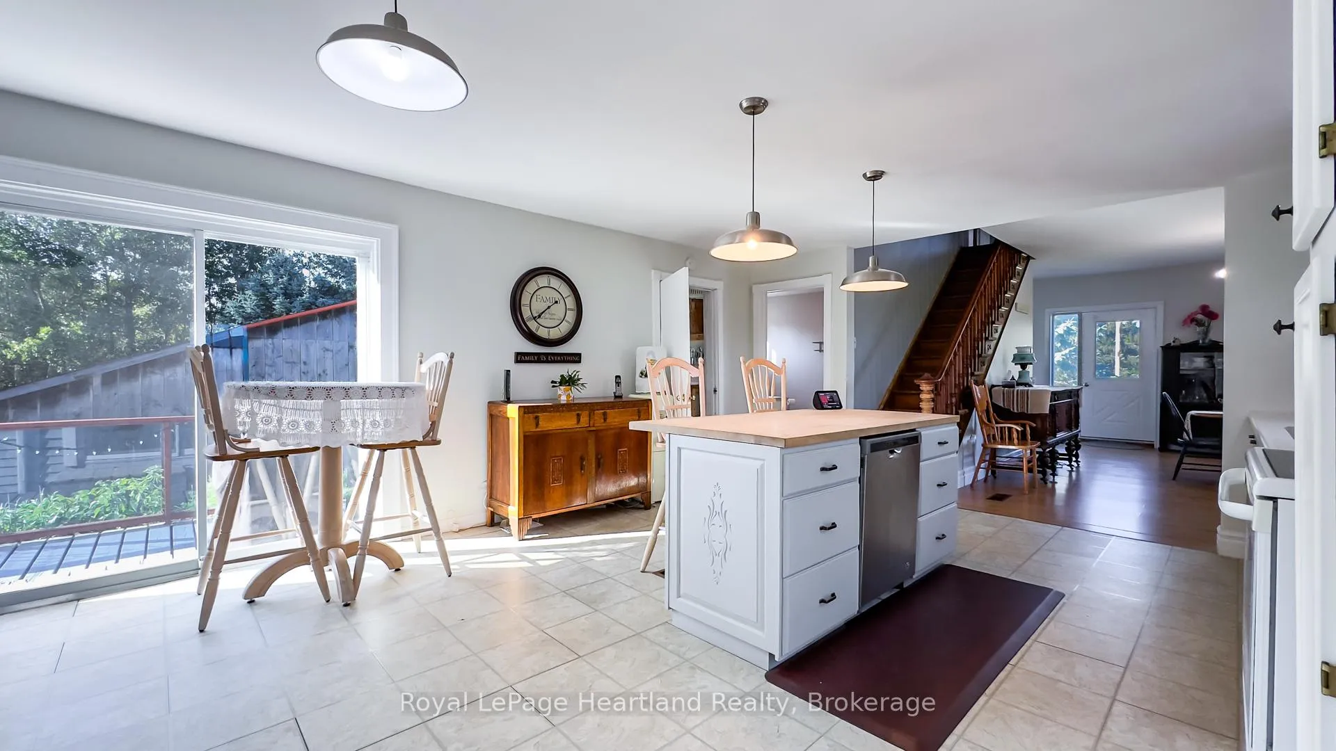 Photo 5 of 79460 Bluewater Highway, Central Huron, Goderich — HOMEH