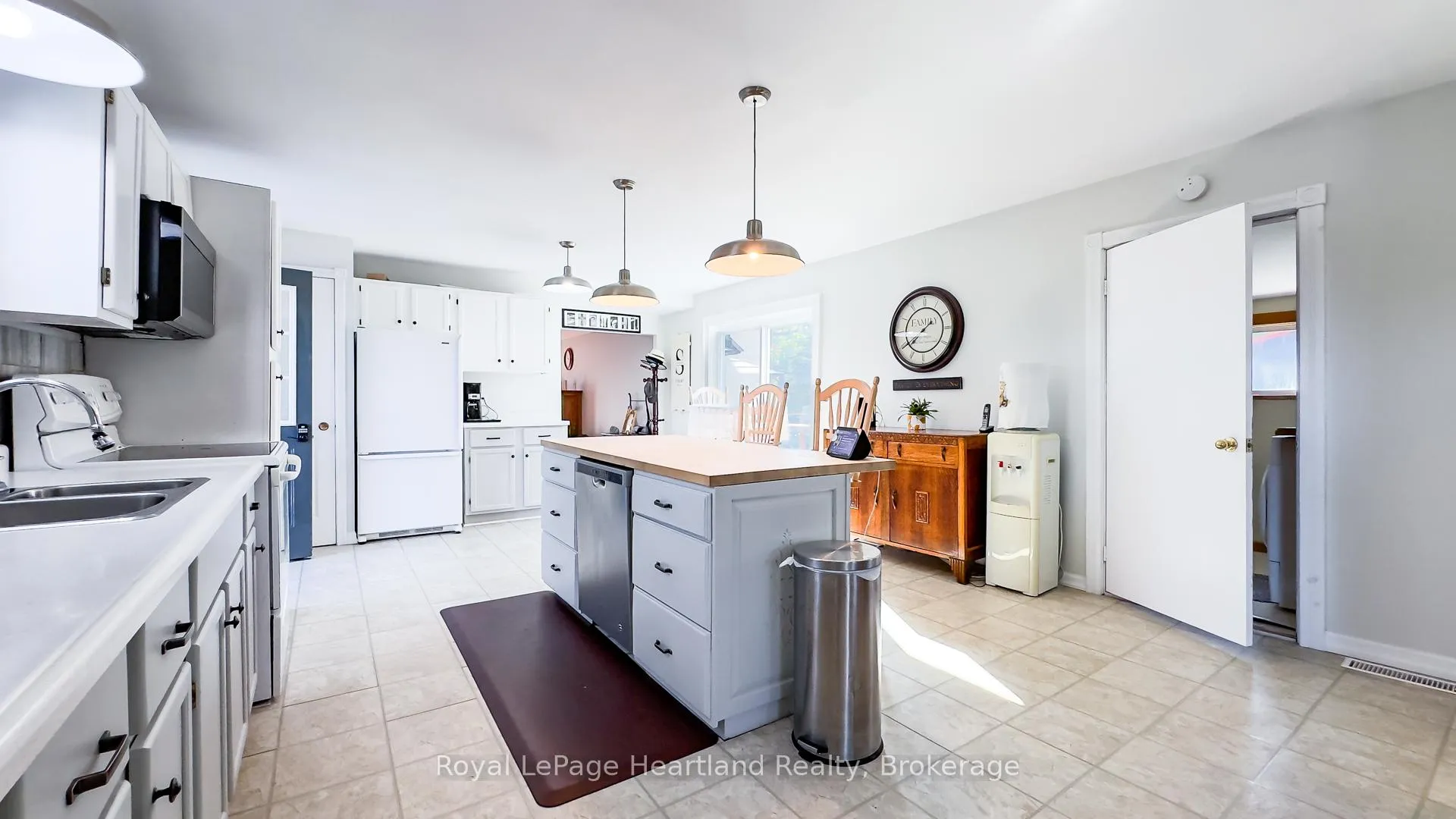 Photo 7 of 79460 Bluewater Highway, Central Huron, Goderich — HOMEH