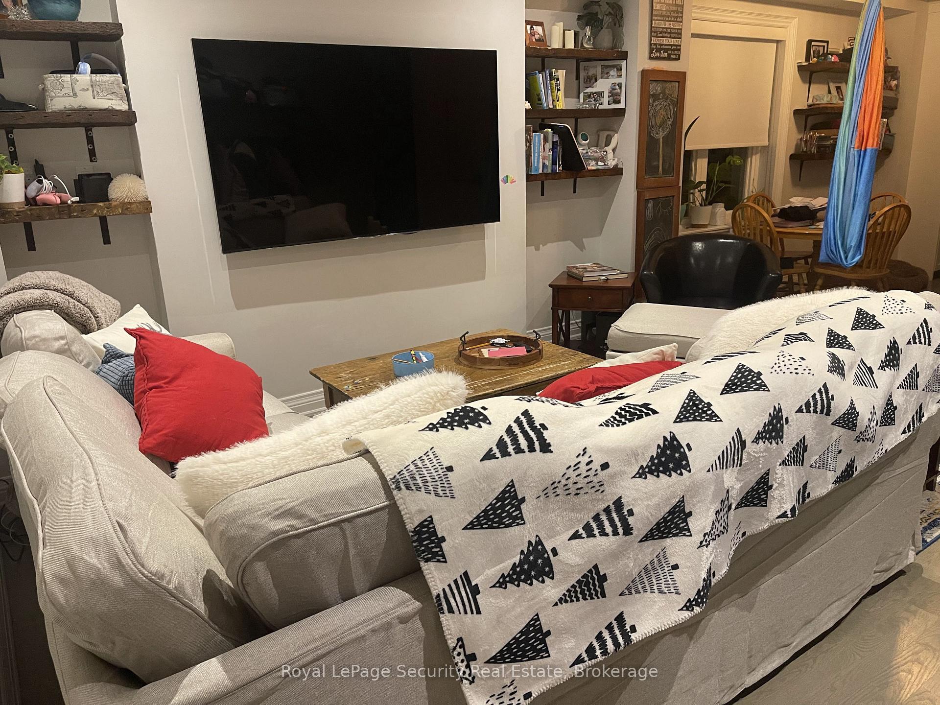 Photo 5 of Unit Upper, 332 Rusholme Road, Toronto, Dufferin Grove — HOMEH