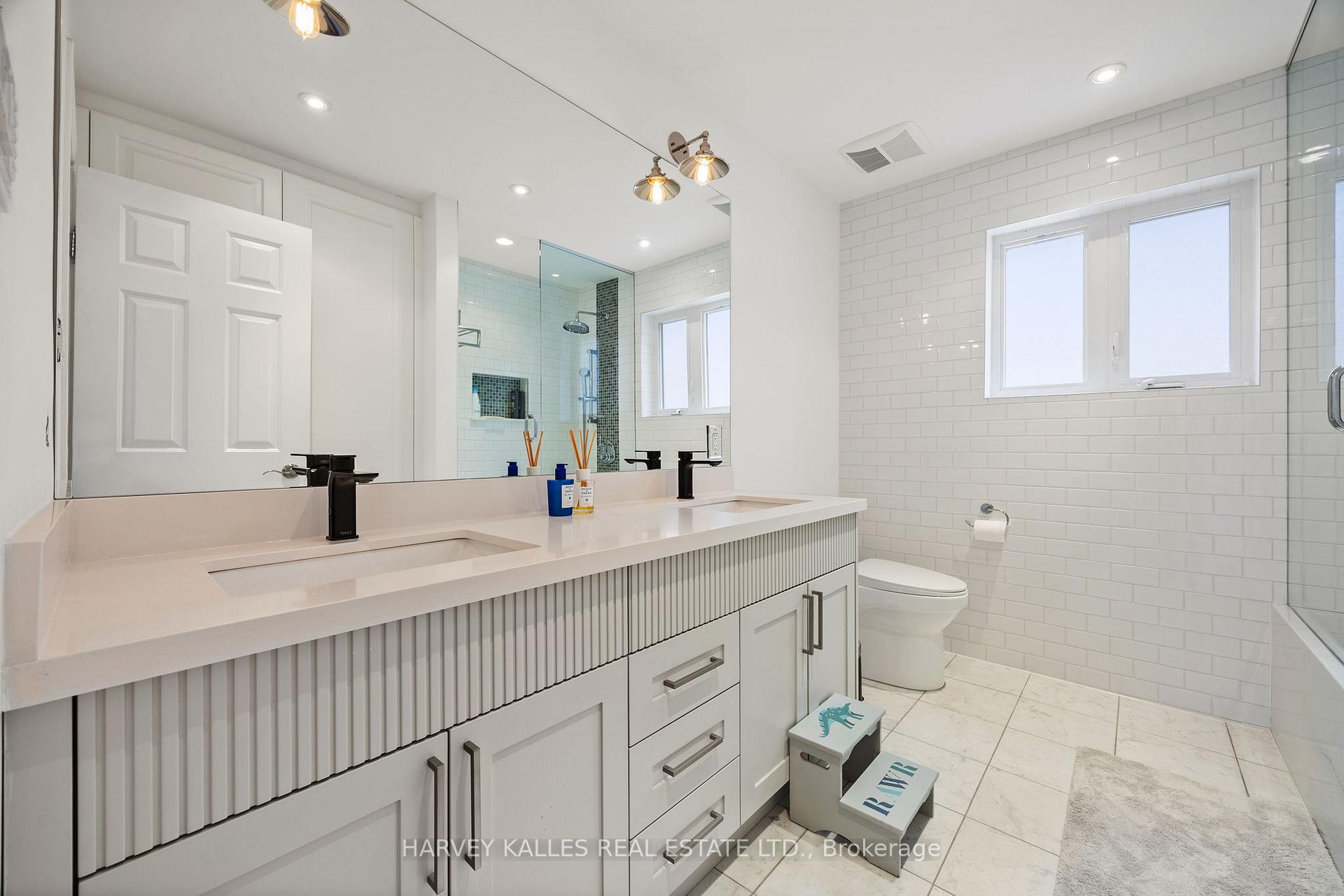 Photo 20 of 39 Carmichael Avenue, Toronto, Bedford Park-Nortown — HOMEH