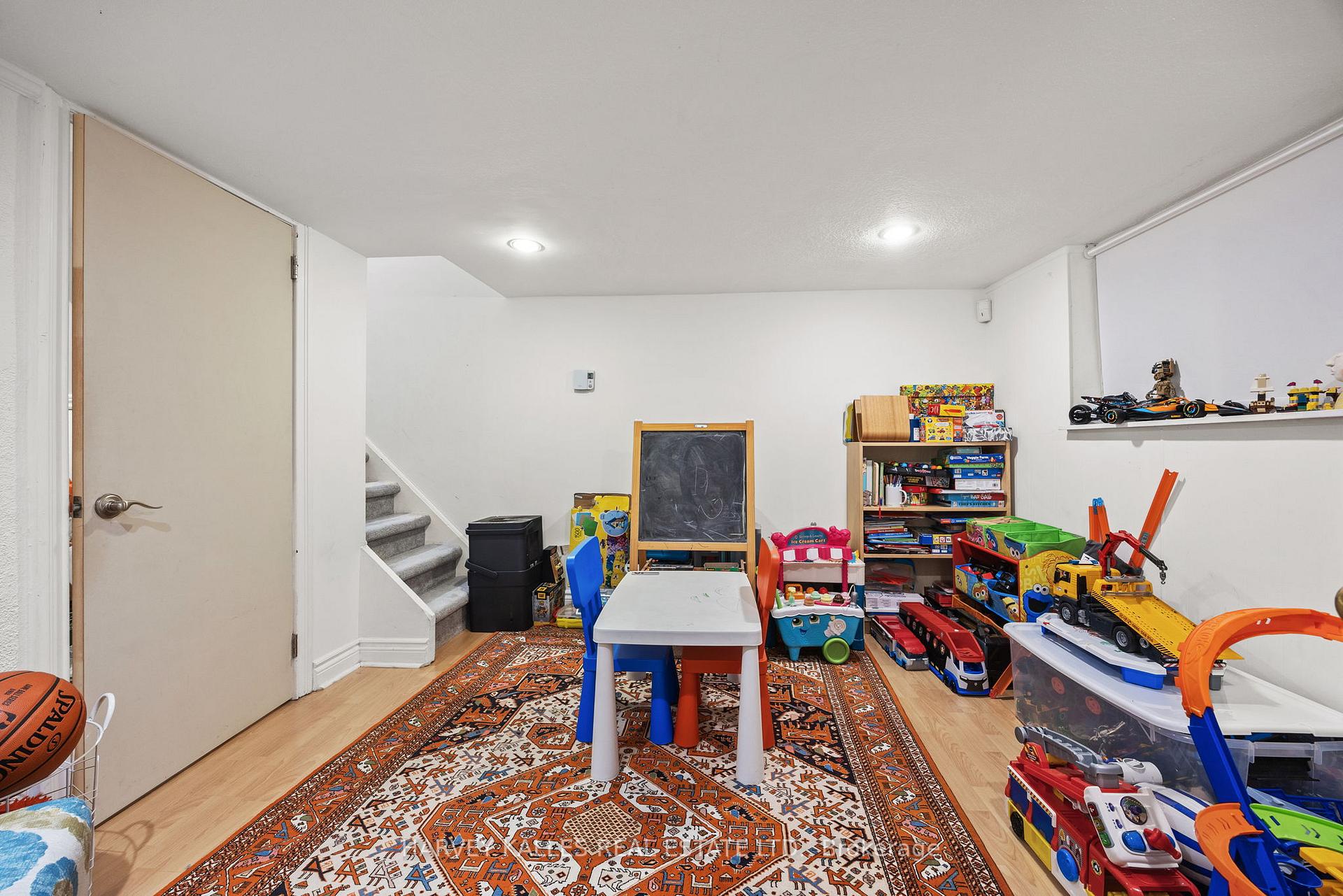 Photo 27 of 39 Carmichael Avenue, Toronto, Bedford Park-Nortown — HOMEH