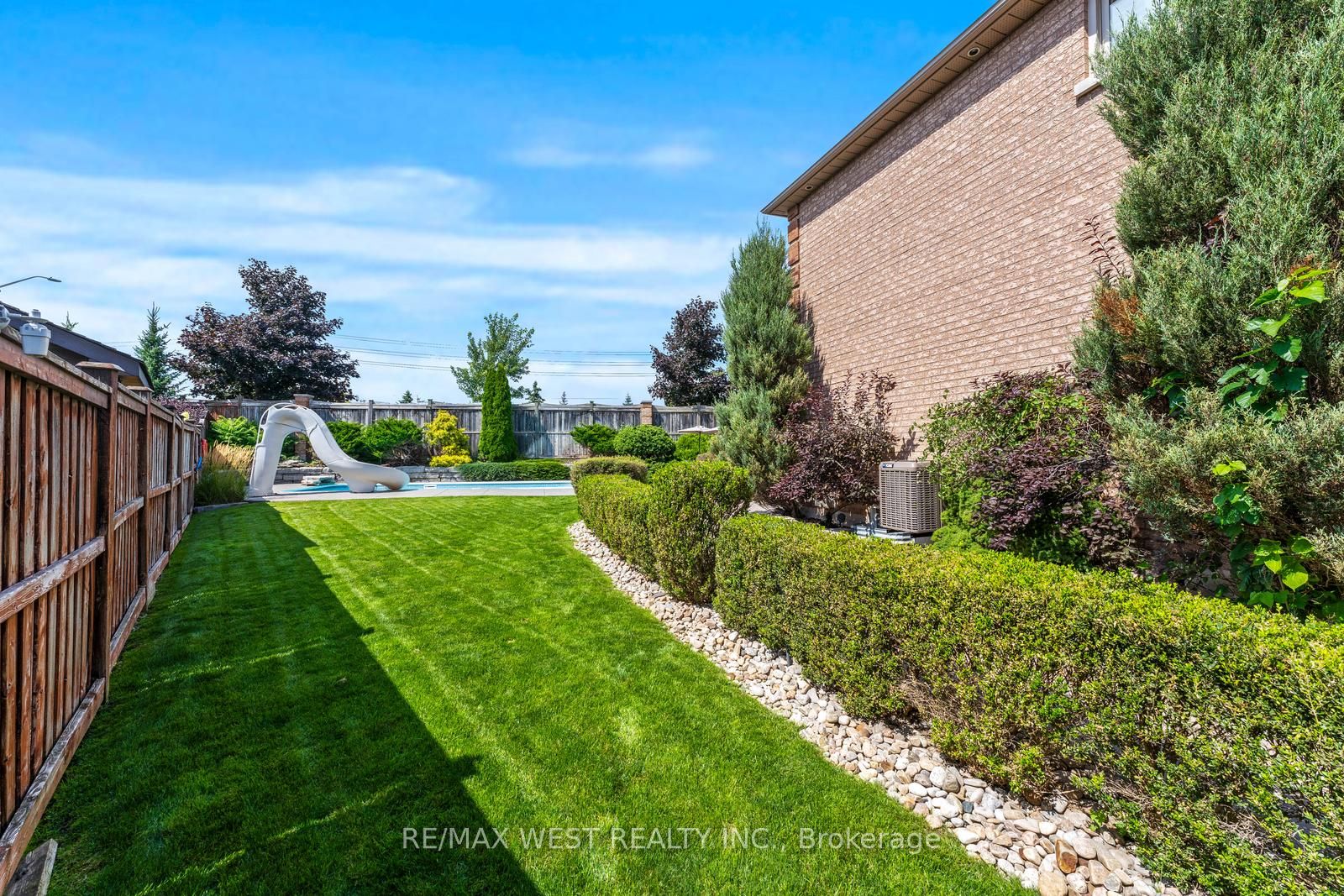 Photo 72 of 131 Cherokee Drive, Vaughan, Maple — HOMEH