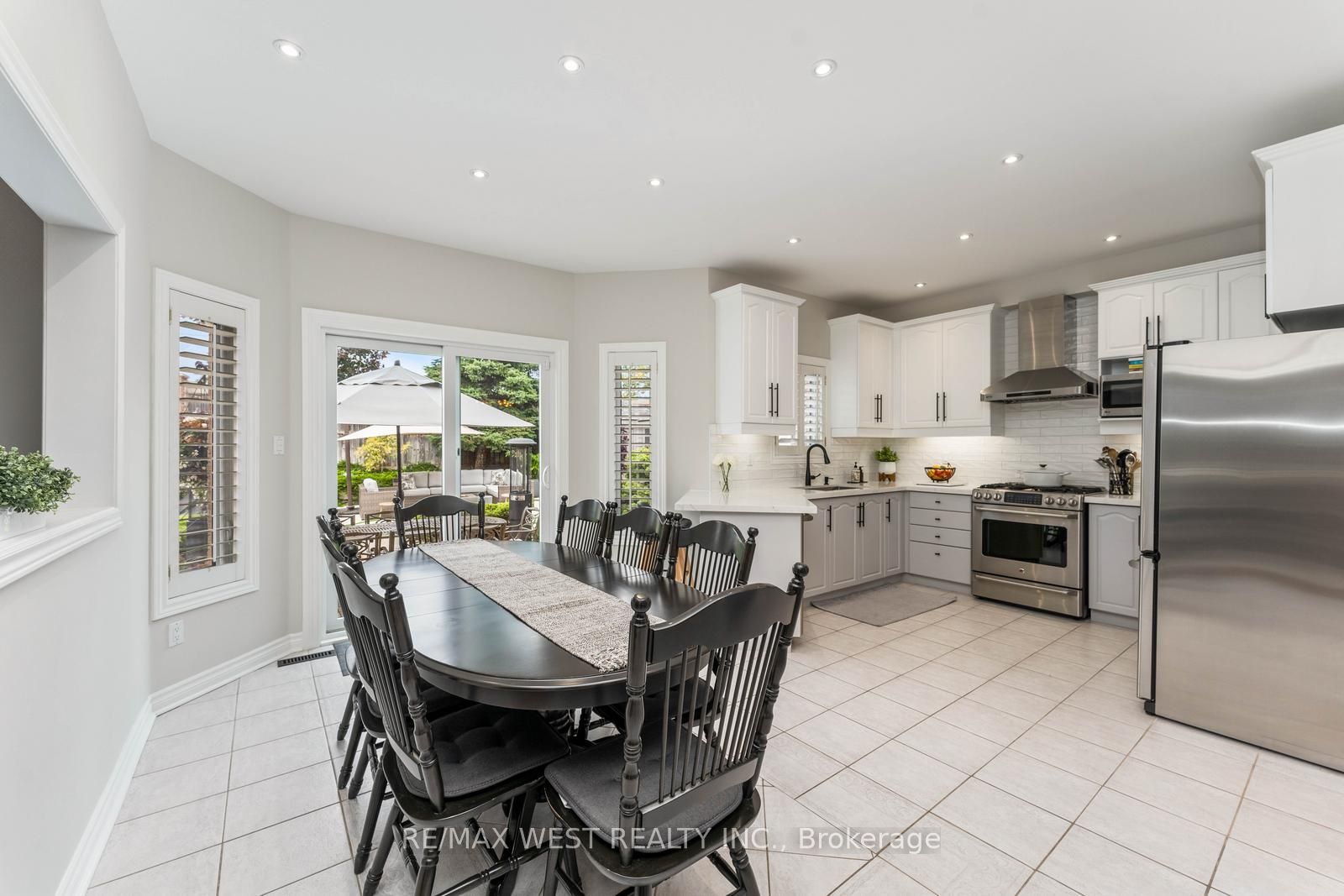 Photo 53 of 131 Cherokee Drive, Vaughan, Maple — HOMEH