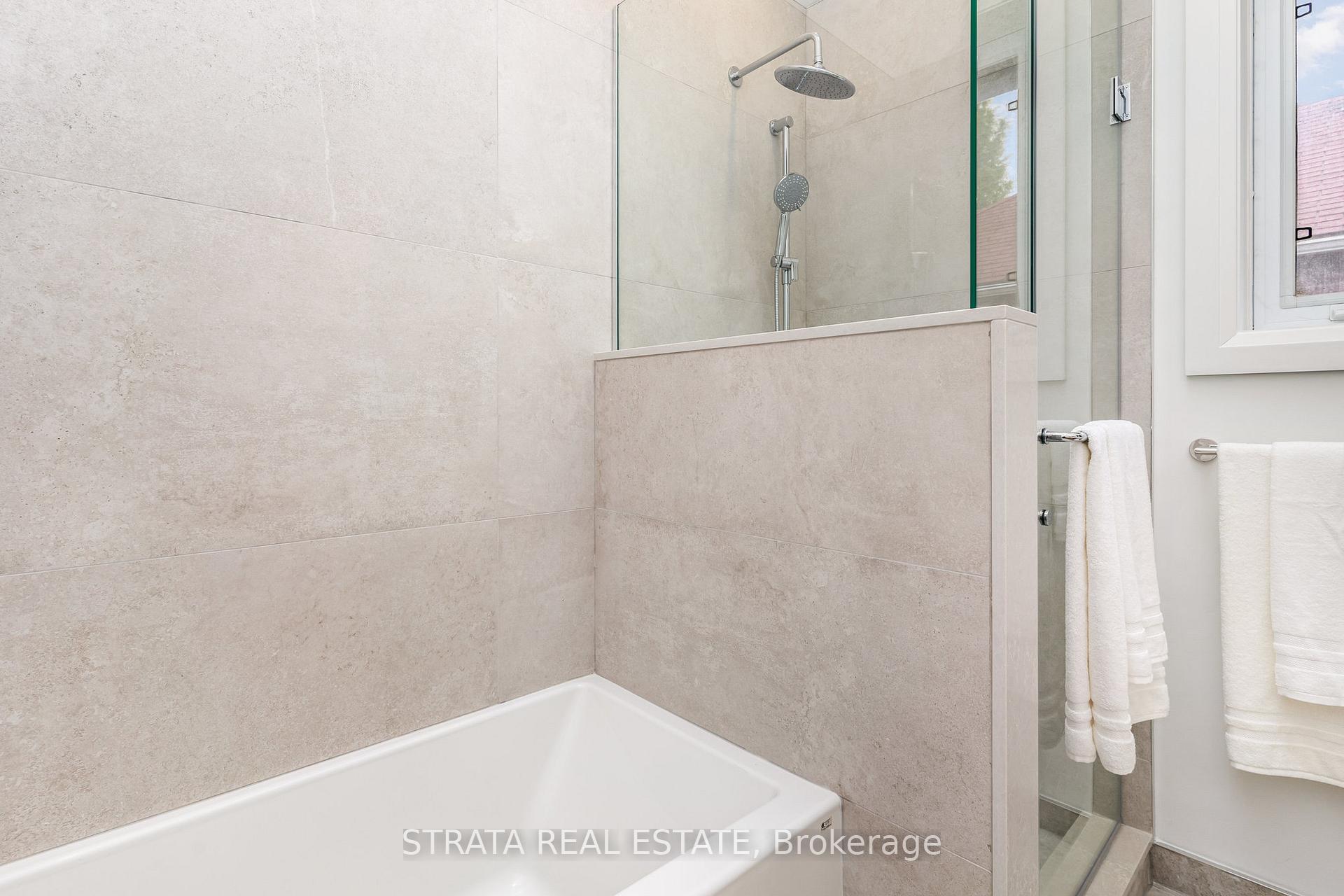 Photo 11 of 612 O'Connor Drive, Toronto, East York — HOMEH