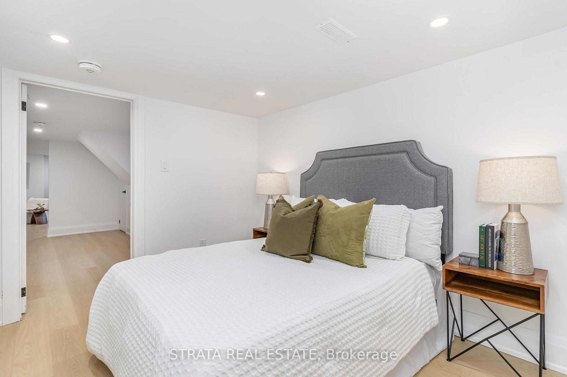 Photo 23 of 612 O'Connor Drive, Toronto, East York — HOMEH