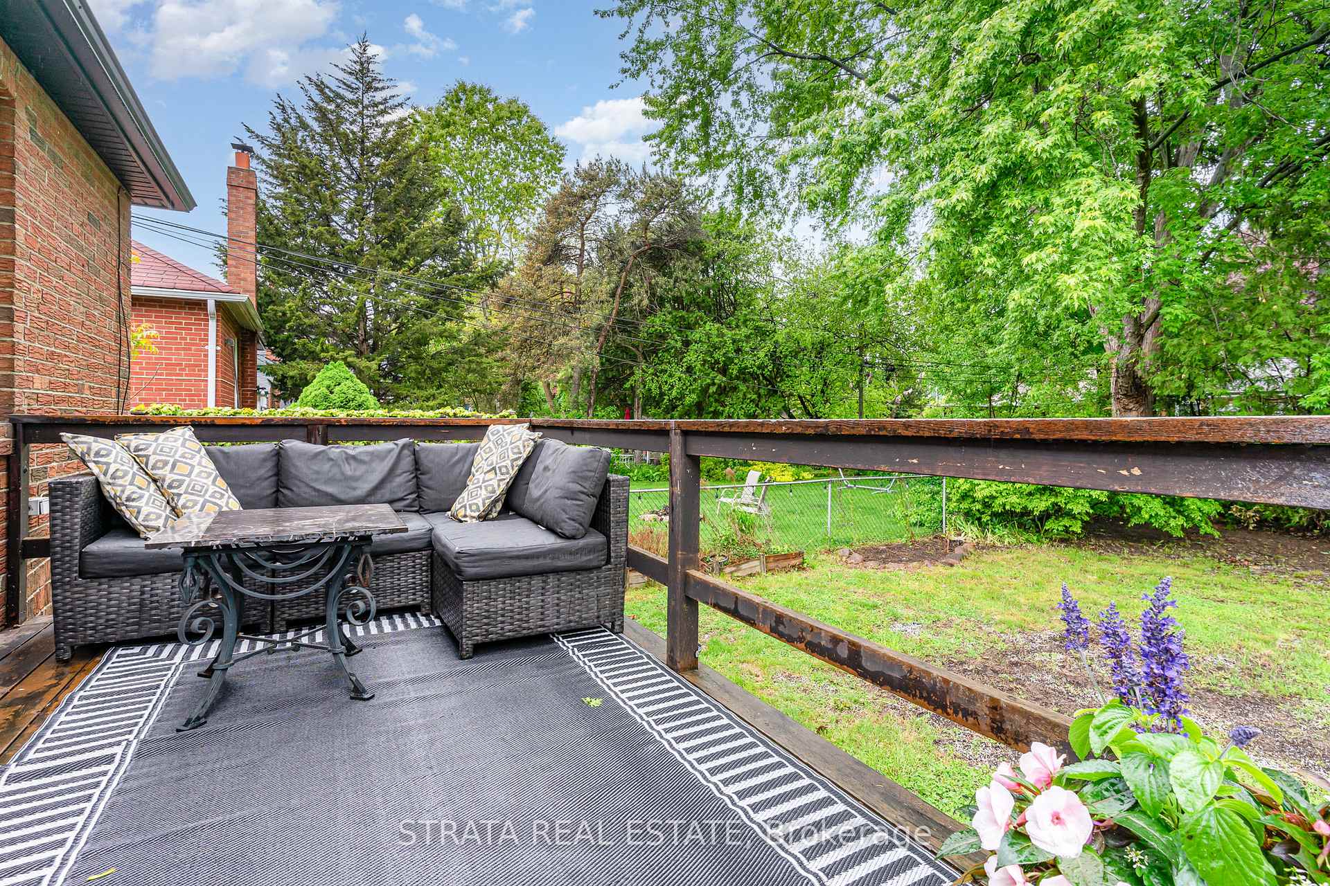 Photo 25 of 612 O'Connor Drive, Toronto, East York — HOMEH