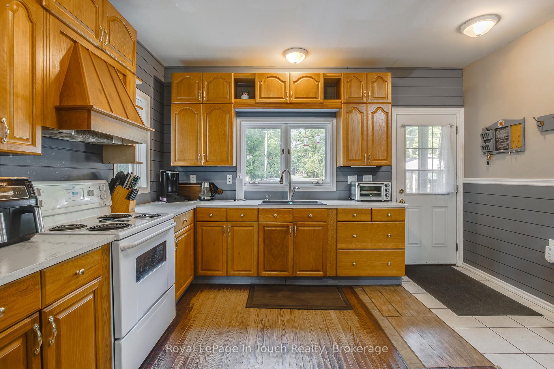 Photo 11 of 68 Quesnelle Drive, Tiny, Rural Tiny — HOMEH
