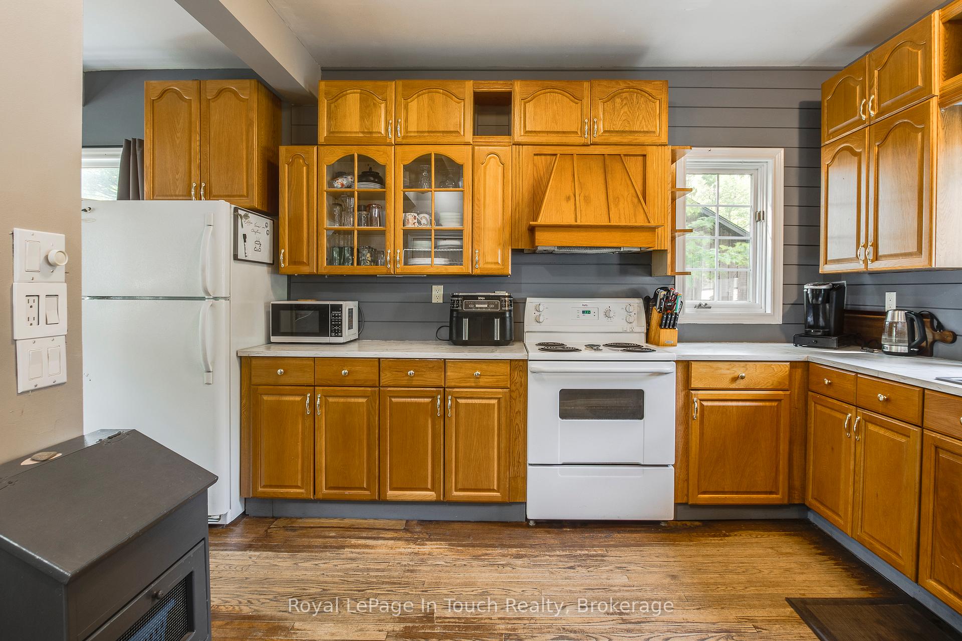 Photo 12 of 68 Quesnelle Drive, Tiny, Rural Tiny — HOMEH