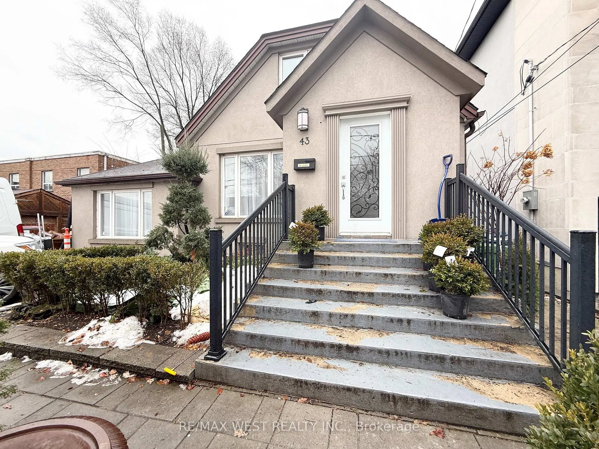 Front of Unit Lower, 43 Dunblaine Avenue