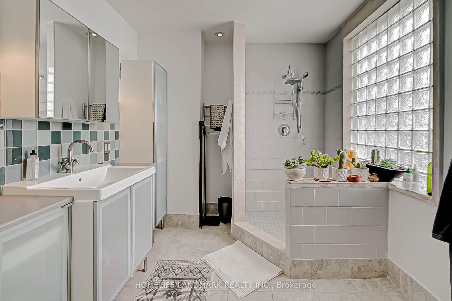 Photo 16 of 251 Withrow Avenue, Toronto, North Riverdale — HOMEH