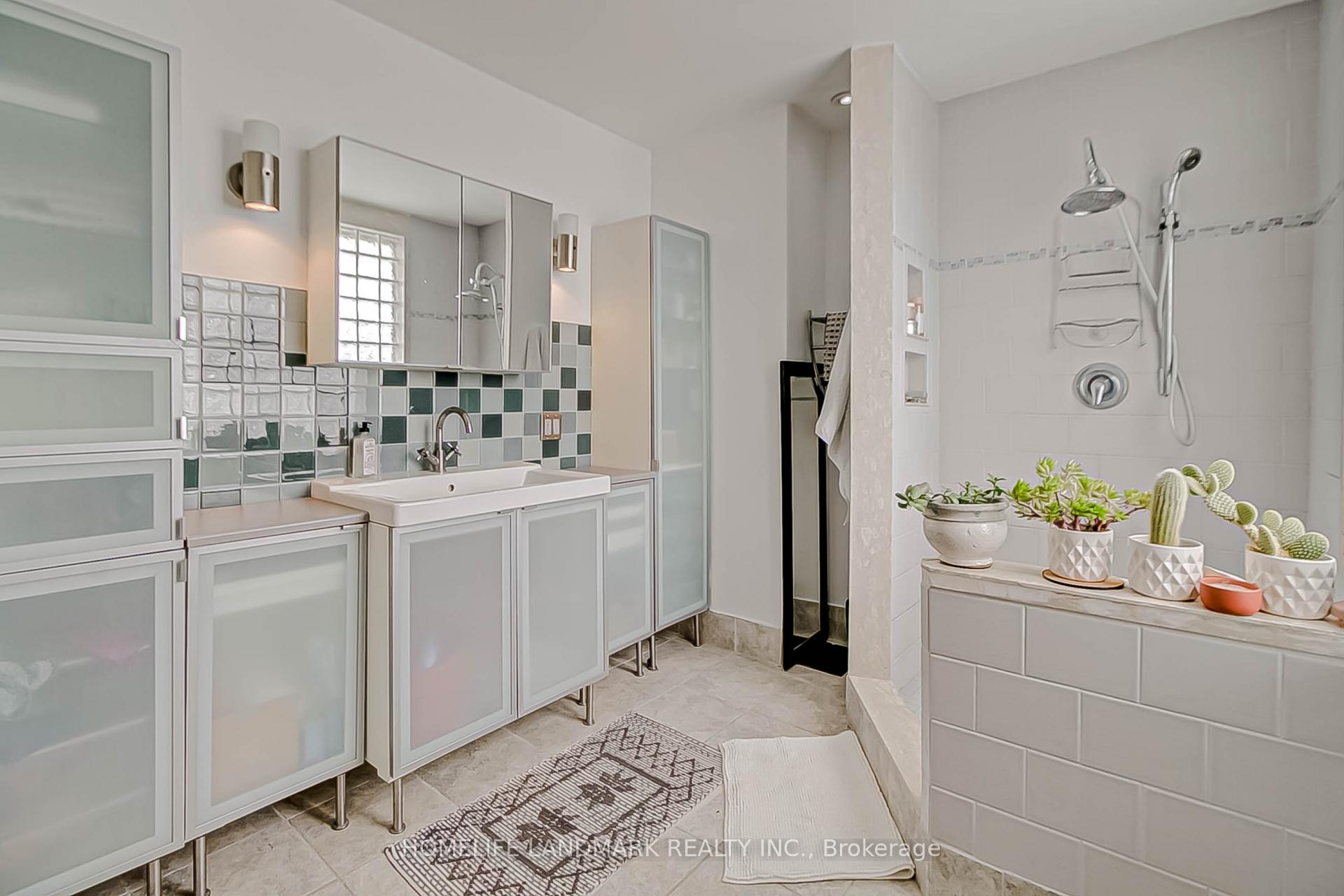 Photo 17 of 251 Withrow Avenue, Toronto, North Riverdale — HOMEH