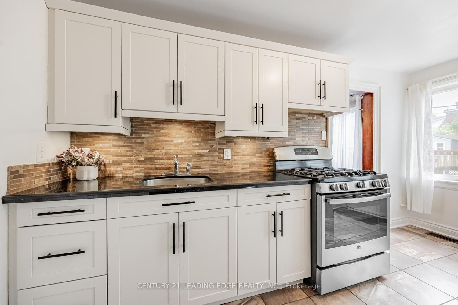 Photo 8 of 295 Monarch Park Avenue, Toronto, Danforth Village-East York — HOMEH