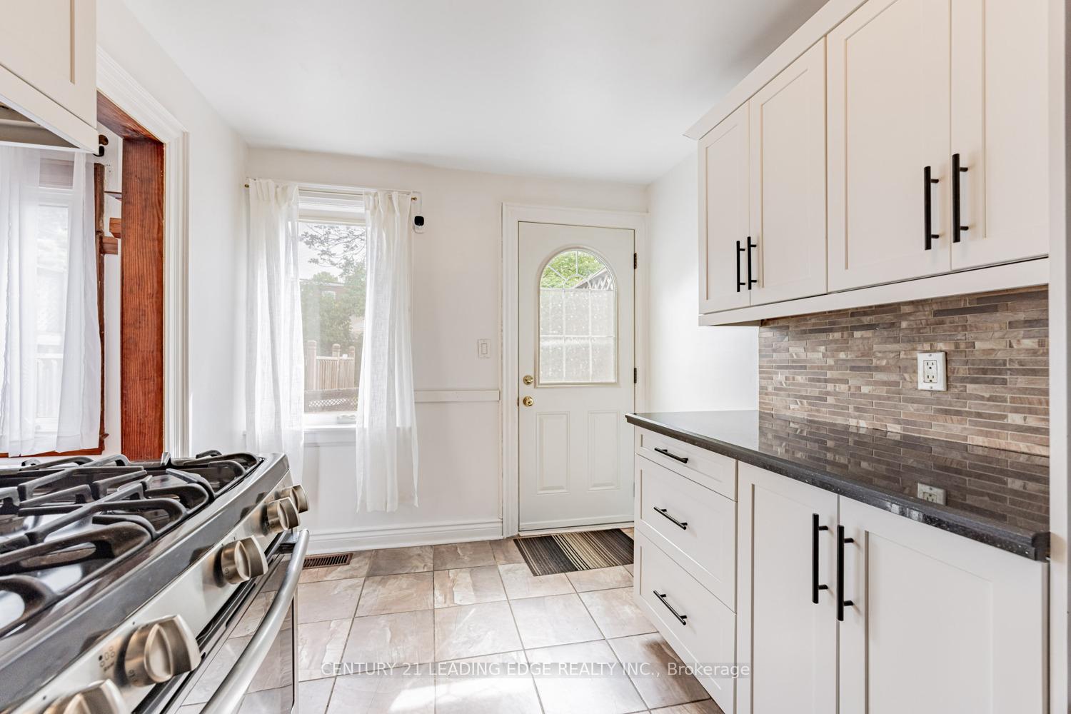 Photo 9 of 295 Monarch Park Avenue, Toronto, Danforth Village-East York — HOMEH