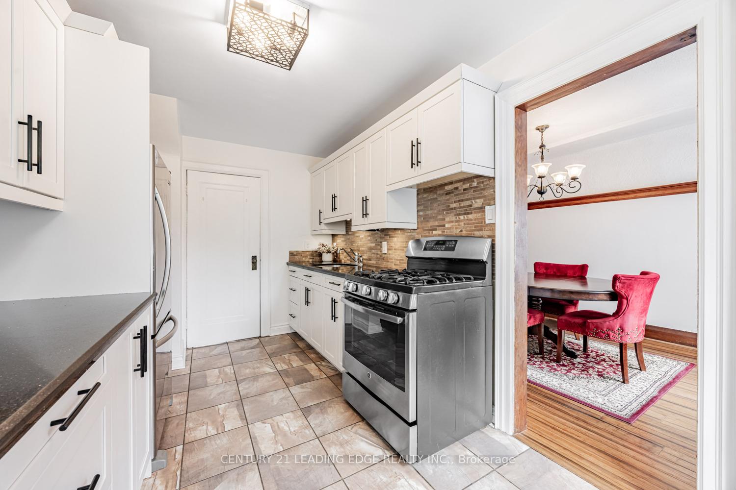 Photo 11 of 295 Monarch Park Avenue, Toronto, Danforth Village-East York — HOMEH