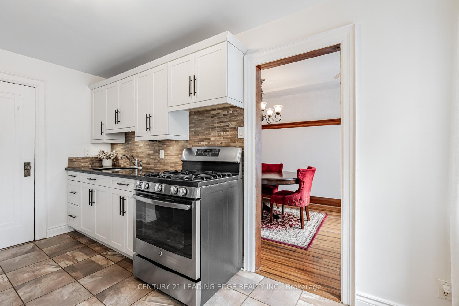 Photo 12 of 295 Monarch Park Avenue, Toronto, Danforth Village-East York — HOMEH