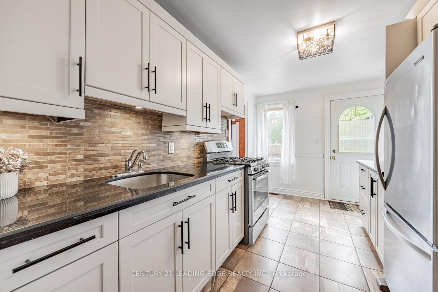 Photo 13 of 295 Monarch Park Avenue, Toronto, Danforth Village-East York — HOMEH