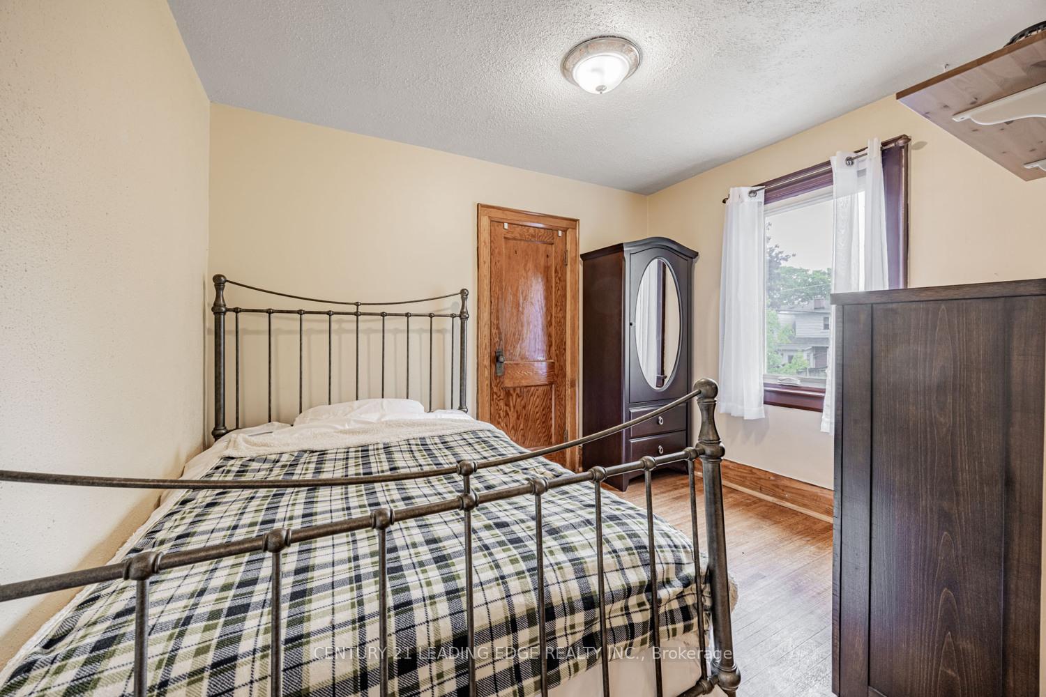 Photo 16 of 295 Monarch Park Avenue, Toronto, Danforth Village-East York — HOMEH